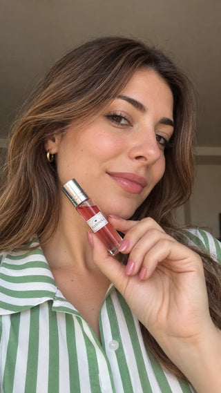 Donna con il profumo Alvionna